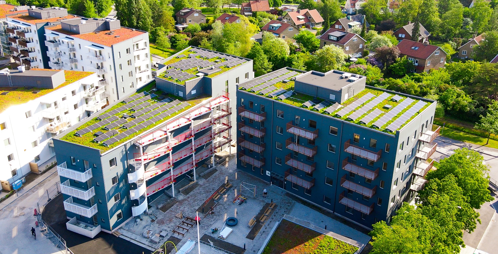 Solpaneler på taket på HSB:s nybyggda bostadshus i Lund